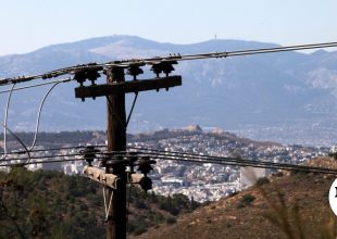 Αστυνομική επιχείρηση στο Μενίδι: Ξήλωμα 1,8 χιλιομέτρων καλωδίων για ρευματοκλοπές