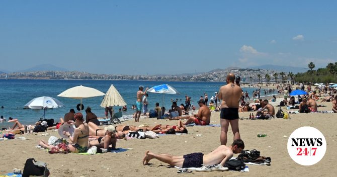 Πλήθη στις παραλίες για ηλιοθεραπεία και βουτιές – Με 35άρια η πρώτη μέρα του καλοκαιριού