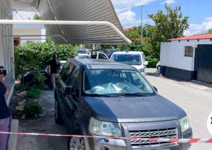 Αίγιο: Προθεσμία για το Σάββατο πήρε ο 65χρονος – “Αλληλοσκοτώθηκαν μάνα και γιος”, λέει
