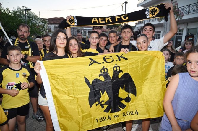 Το Μαντούδι υποδέχθηκε το Τρόπαιο της πρωταθλήτριας ΑΕΚ! (VID & PICS)