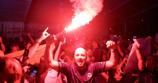 Βοσνία: Κάηκε το Σαράγεβο για την πρόκριση του Τζέκο και της παρέας του στα νοκ-άουτ του Μουντιάλ
