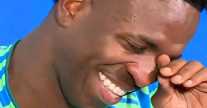 Παγκόσμιο 2026: Ο Βινίσιους λύγισε όταν άκουσε το μήνυμα της γιαγιάς του και συγκίνησε με όσα είπε για εκείνη