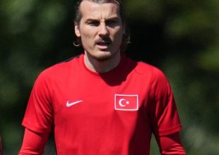 Μουντιάλ 2026: Χαμός στην Τουρκία με VIDEO που δείχνει τον Τσανγκλάρ Σογιούνσου να καπνίζει