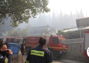Φωτιά στο Δερβένι: 112 για εκκένωση