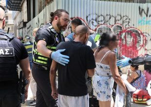 Φωτιά στην Ομόνοια: “Άκουγα μόνο τζάμια που έσπαγαν και φωνές
