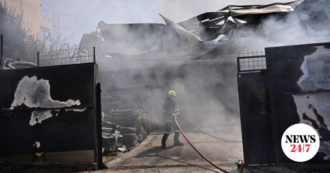Στάχτη και αποκαΐδια: Νέες εικόνες από τη φωτιά στο Μενίδι – Βελτιωμένη η εικόνα στο σημείο