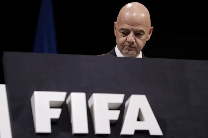 FIFA: Υποχρεωτικές οι ρήτρες αποδέσμευσης σε όλα τα συμβόλαια των ποδοσφαιριστών