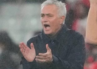Μουρίνιο: Εξήγησε στην Μπενφίκα ότι το video που τον δείχνει με τη φανέλα της Ρεάλ είναι προϊόν τεχνητής νοημοσύνης