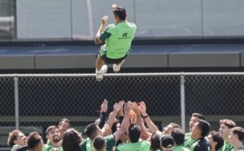 Μεξικό: Στα χέρια των συμπαικτών του ο Πινέδα στην προπόνηση! (VIDEO)