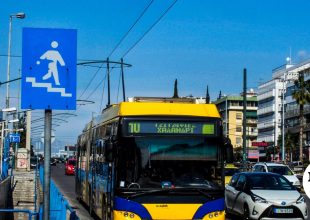 Χάος στους δρόμους της Αθήνας – Έπεσε καλώδιο τρόλεϊ στην Ομόνοια