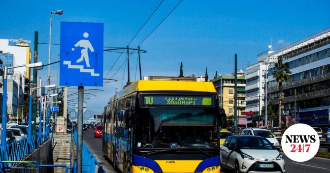 Χάος στους δρόμους της Αθήνας – Έπεσε καλώδιο τρόλεϊ στην Ομόνοια