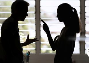 Θεσσαλονίκη: Δίωξη για απόπειρα ανθρωποκτονίας στην 29χρονη για την επίθεση στον σύντροφό της