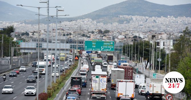Κίνηση στους δρόμους: “Κόκκινος” ο Κηφισός, 20λεπτες καθυστερήσεις στην Αττική Οδό