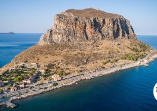 Μονεμβασιά: Επίσημο το “πάγωμα” του έργου του τελεφερίκ για ένα μήνα και… βλέπουμε