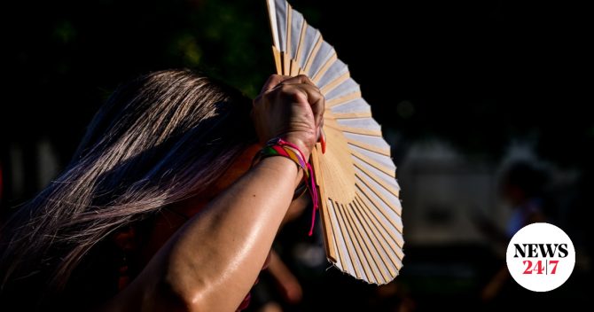 Σε κλοιό καύσωνα η χώρα: 40αρια και αφρικανική σκόνη – Διήμερo “φωτιά” και έκτακτα μέτρα