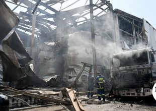 Εξαμίλια Κορινθίας: Στον εισαγγελέα οι 3 συλληφθέντες για τη φονική έκρηξη στο εργοστάσιο