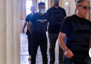 Σύρος: Σε κατ’οίκον περιορισμό ο 41χρονος λόγω διχογνωμίας – Ελεύθερη με όρους