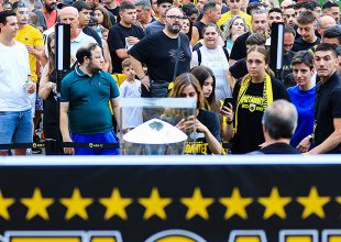 Το Τρόπαιο της πρωταθλήτριας ΑΕΚ στην Καρδίτσα! (VID & PICS)