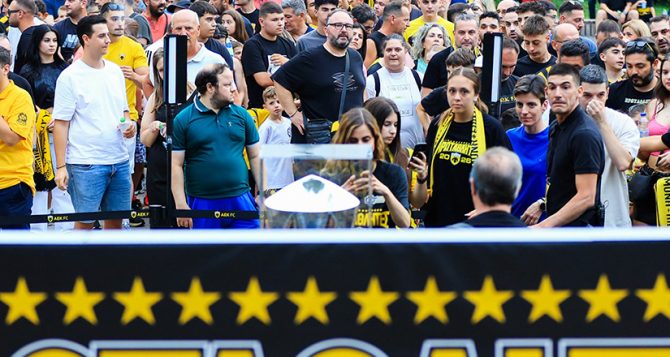 Το Τρόπαιο της πρωταθλήτριας ΑΕΚ στην Καρδίτσα! (VID & PICS)