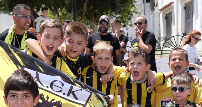 Κιτρινόμαυρη γιορτή στην Κύθνο για την κούπα της ΑΕΚ (ΦΩΤΟ) Κιτρινόμαυρη γιορτή στην Κύθνο για την κούπα της ΑΕΚ (ΦΩΤΟ)