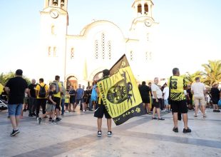 «Κιτρινόμαυρη» γιορτή στο Ηράκλειο για το Τρόπαιο της ΑΕΚ (pics)