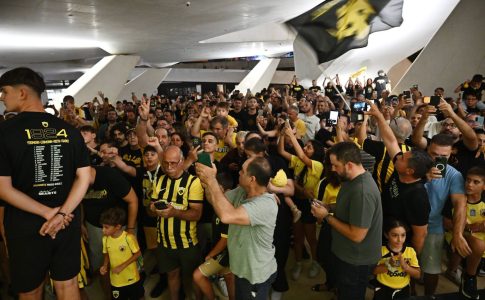 Αποθέωση για το Τρόπαιο της ΑΕΚ στη Λευκωσία!