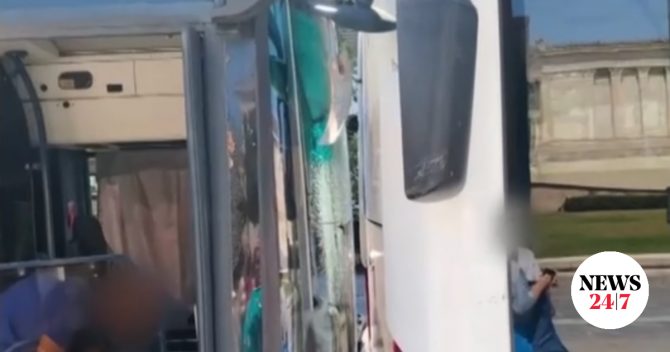 Η στιγμή της σύγκρουσης λεωφορείου με τρόλεϊ στην Πανεπιστημίου