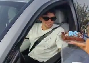 Ρεάλ Μαδρίτης: Οι φίλαθλοι περίμεναν τον Βαλβέρδε με τούρτα γενεθλίων για να του αποσπάσουν ένα αυτόγραφο