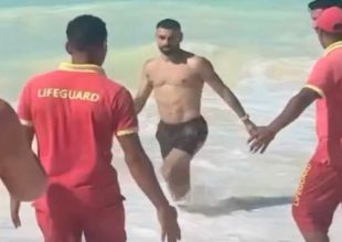 Μοχάμεντ Σαλάχ: Πήγε να βγει από τη θάλασσα και δεκάδες θαυμαστές τον περικύκλωσαν για μια φωτογραφία