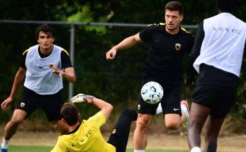 Ένταση, pressing και κυκλοφορία στην απογευματινή προπόνηση της ΑΕΚ (VIDEO)