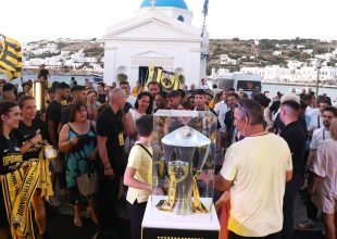 Μύκονος και Τήνος υποδέχθηκαν το τρόπαιο της ΑΕΚ (ΦΩΤΟ)
