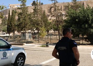 Ακρόπολη: Απολογείται ο 60χρονος που επιτέθηκε στους Αμερικανούς τουρίστες