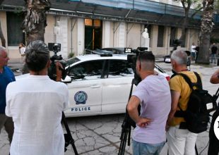 Ο δήμαρχος Άργους βρίσκει… “περιττή” την προφυλάκιση των αστυνομικών για το φόνο του 20χρονου