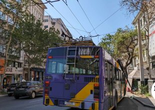 Σύγκρουση λεωφορείου με τρόλεϊ στην Πανεπιστημίου
