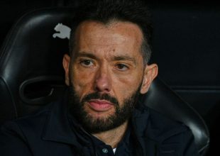 Βαλένθια: Ο Κάρλος Κορμπεράν ανανέωσε με τις νυχτερίδες ως το 2028