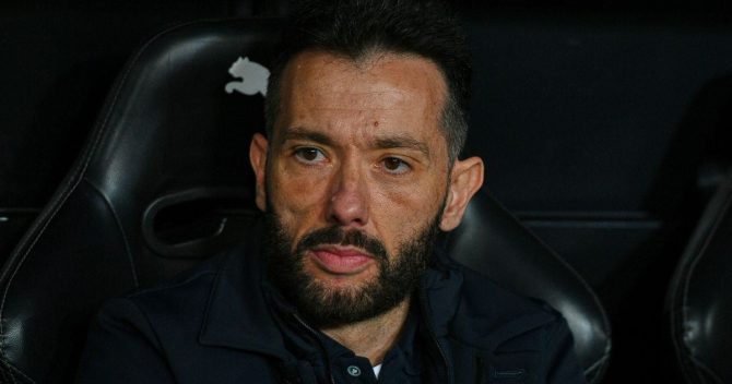 Βαλένθια: Ο Κάρλος Κορμπεράν ανανέωσε με τις νυχτερίδες ως το 2028