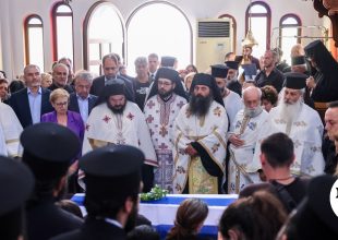 Ρέθυμνο: Ανείπωτη θλίψη στο τελευταίο “αντίο” στον 25χρονο πυροσβέστη