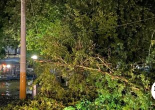 Σφοδρή κακοκαιρία στη Δράμα – Ισχυροί άνεμοι έριξαν δέντρα και κολώνες ηλεκτροδότησης