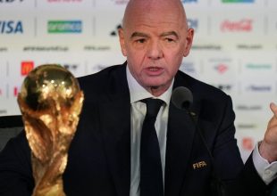 Εκβιασμός από τον Ινφαντίνο: “Συμφωνήστε με την πώληση του Παγκοσμίου Κυπέλλου ή θα χάσετε επιπλέον χρηματοδότηση”