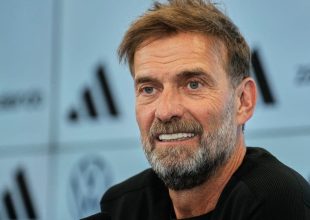 Κλοπ: Ο τύπος που κάνει τους ανθρώπους να πιστεύουν επιστρέφει για να αφυπνίσει άλλον έναν κοιμώμενο γίγαντα