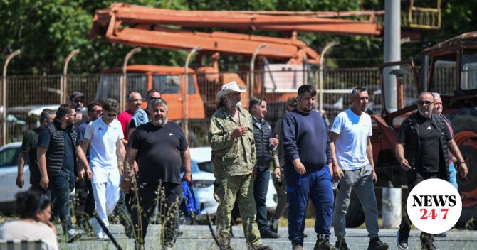 Λέσβος: Κινητοποίηση κτηνοτρόφων έξω από το Λιμεναρχείο Μυτιλήνης