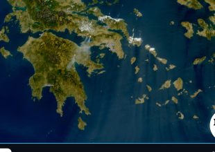 Δορυφορικές εικόνες από τις φωτιές σε Βοιωτία και Αργολίδα – Ο καπνός έφτασε μέχρι τη Λακωνία