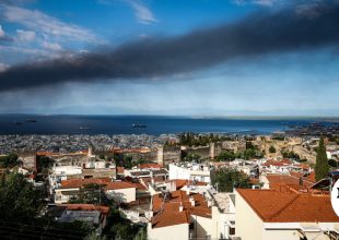 Φωτιά στο Ωραιόκαστρο: Τοξικό νέφος 20 χιλιομέτρων έφτασε στη Θεσσαλονίκη