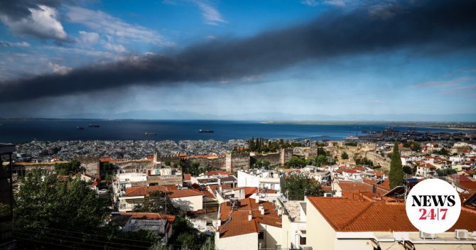 Φωτιά στο Ωραιόκαστρο: Τοξικό νέφος 20 χιλιομέτρων έφτασε στη Θεσσαλονίκη