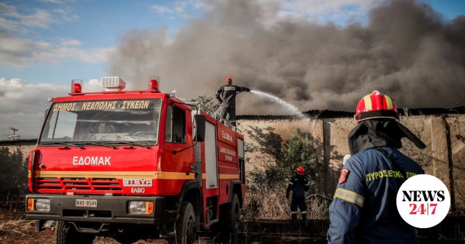 Ωραιόκαστρο: Στο εργοστάσιο ανακυκλώσιμων υλικών η μάχη της κατάσβεσης