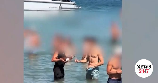 Οργή στην Πάρο: Σερβιτόρος μπήκε στη θάλασσα για να εξυπηρετήσει λουόμενους