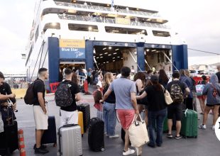 Όπου φύγει φύγει οι αδειούχοι του Ιουλίου – Πάνω από 110.000 ταξιδιώτες στα λιμάνια της Αττικής