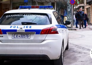 Πάτρα: Επιχειρηματίας βρήκε 18 σφαίρες στην είσοδο του καταστήματός του