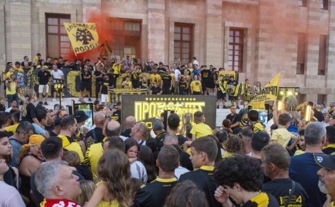 Η Ρόδος στα κιτρινόμαυρα για το τρόπαιο της πρωταθλήτριας (ΦΩΤΟ)