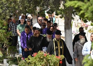Σύρος: Σε κλίμα οδύνης το τελευταίο “αντίο” στην διασώστρια